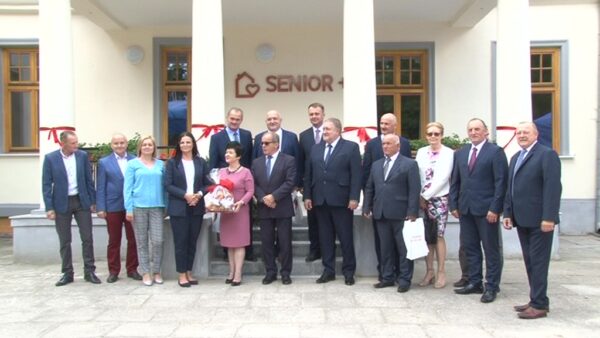 Maluchy i seniorzy przejęli pałac w Lubieniu Kuj.