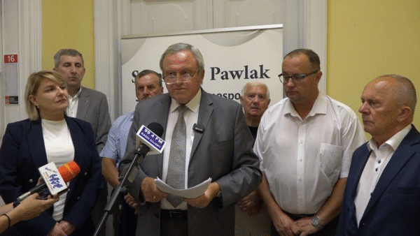 Konferencja Stanisława Pawlaka na temat podsumowania roku swojej obecności w parlamencie