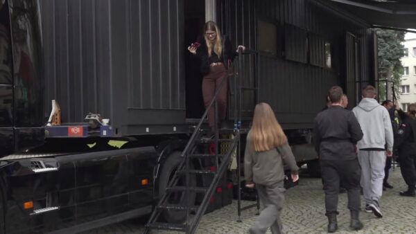 Escape Truck, który uświadamia problem handlu ludźmi