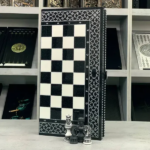 Luksusowy zestaw szachów backgammon z białego kamienia