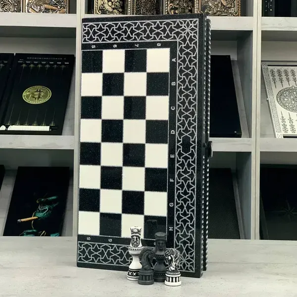 Luksusowy zestaw szachów backgammon z białego kamienia