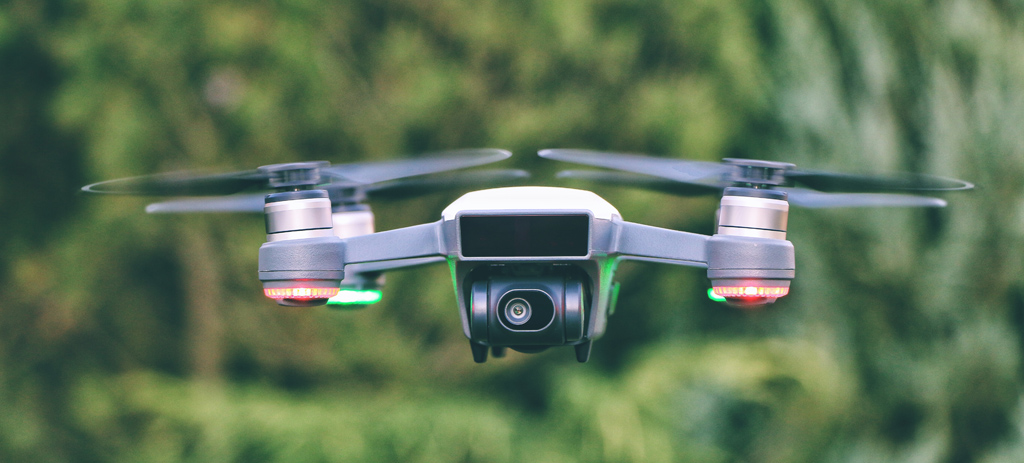 Co to jest dron i jakiego kupić na początek przygody?