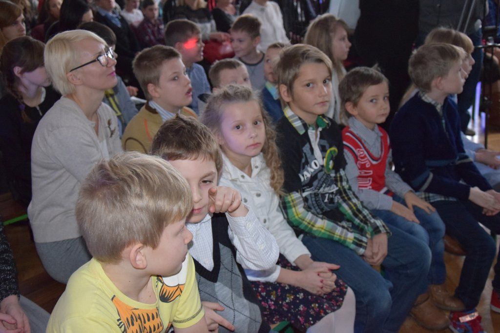 Dzieciaki ze świąteczną  wizytą u starosty włocławskiego. Zdjęcia!