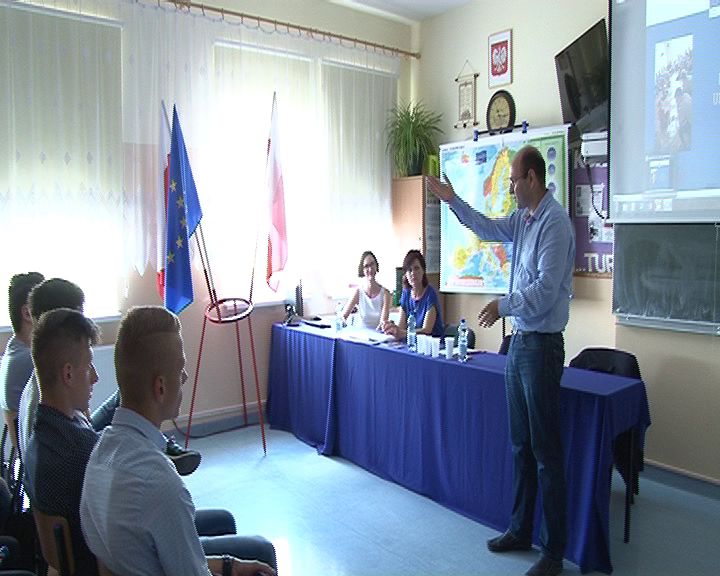 Licealiści z Chocenia dyskutowali o Unii Europejskiej