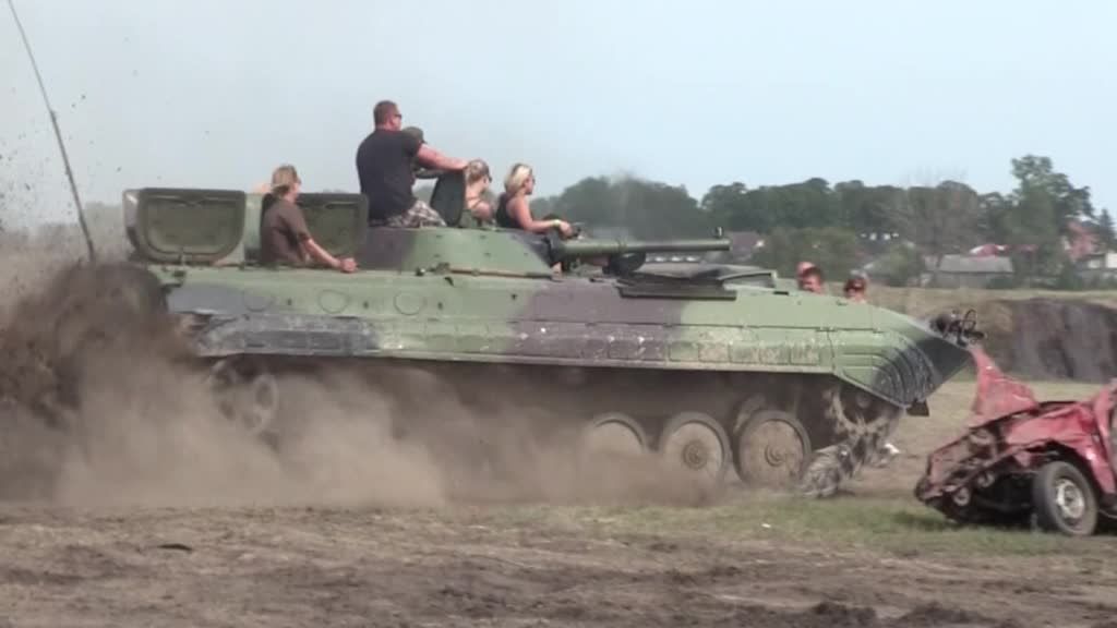 Militarny weekend w Choceniu – zobacz video