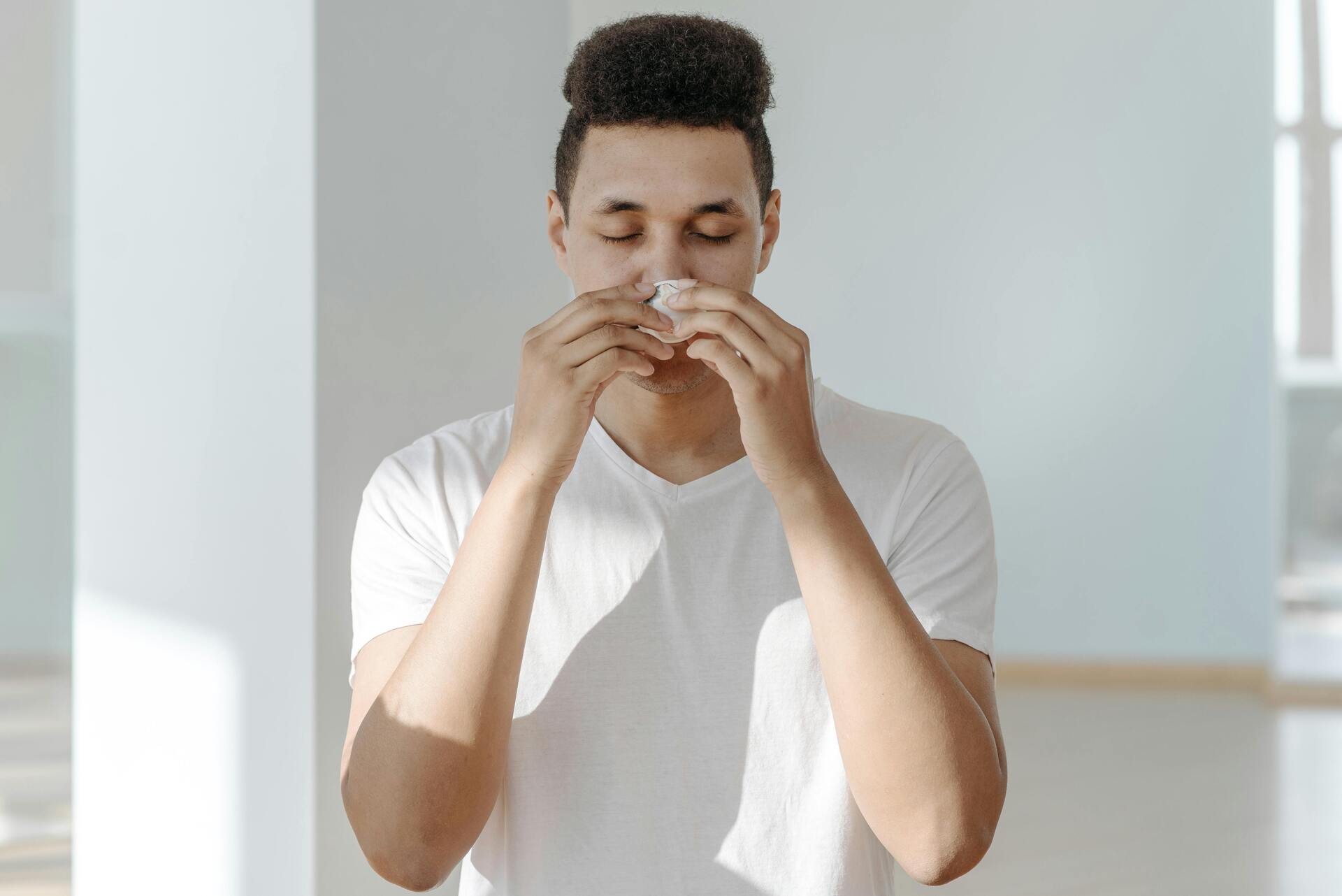 Jak rozpoznać objawy wiosennych alergii i skutecznie sobie z nimi radzić?