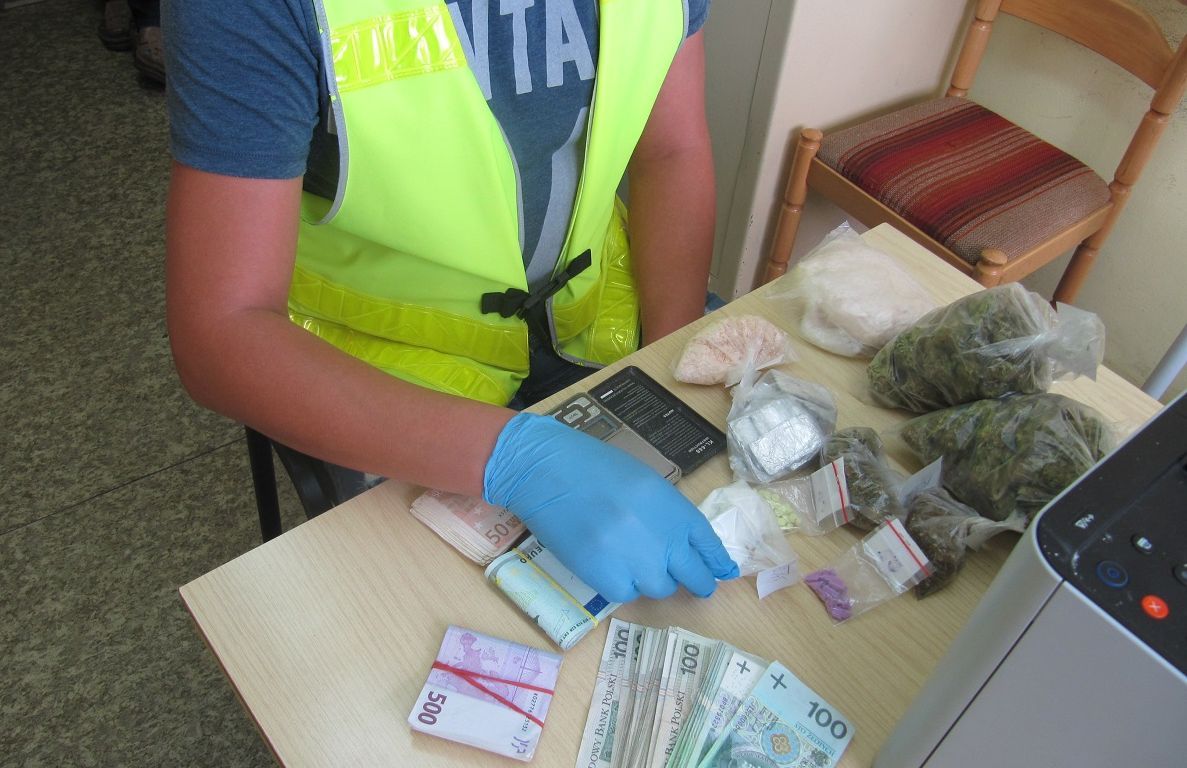 Proponował policjantom „słoną” łapówkę: 10 tysięcy zł i 7 tys. euro!