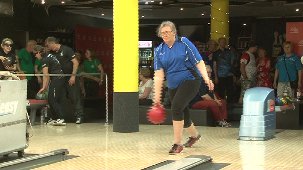 Najlepsi zawodnicy niewidomi z całego kraju rywalizują w zawodach bowlingowych