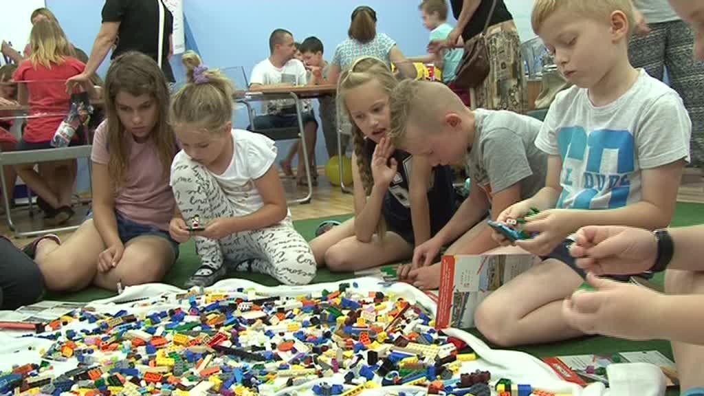 Zgromadzili 15 tysięcy klocków Lego i budowali z nich symbole Włocławka!